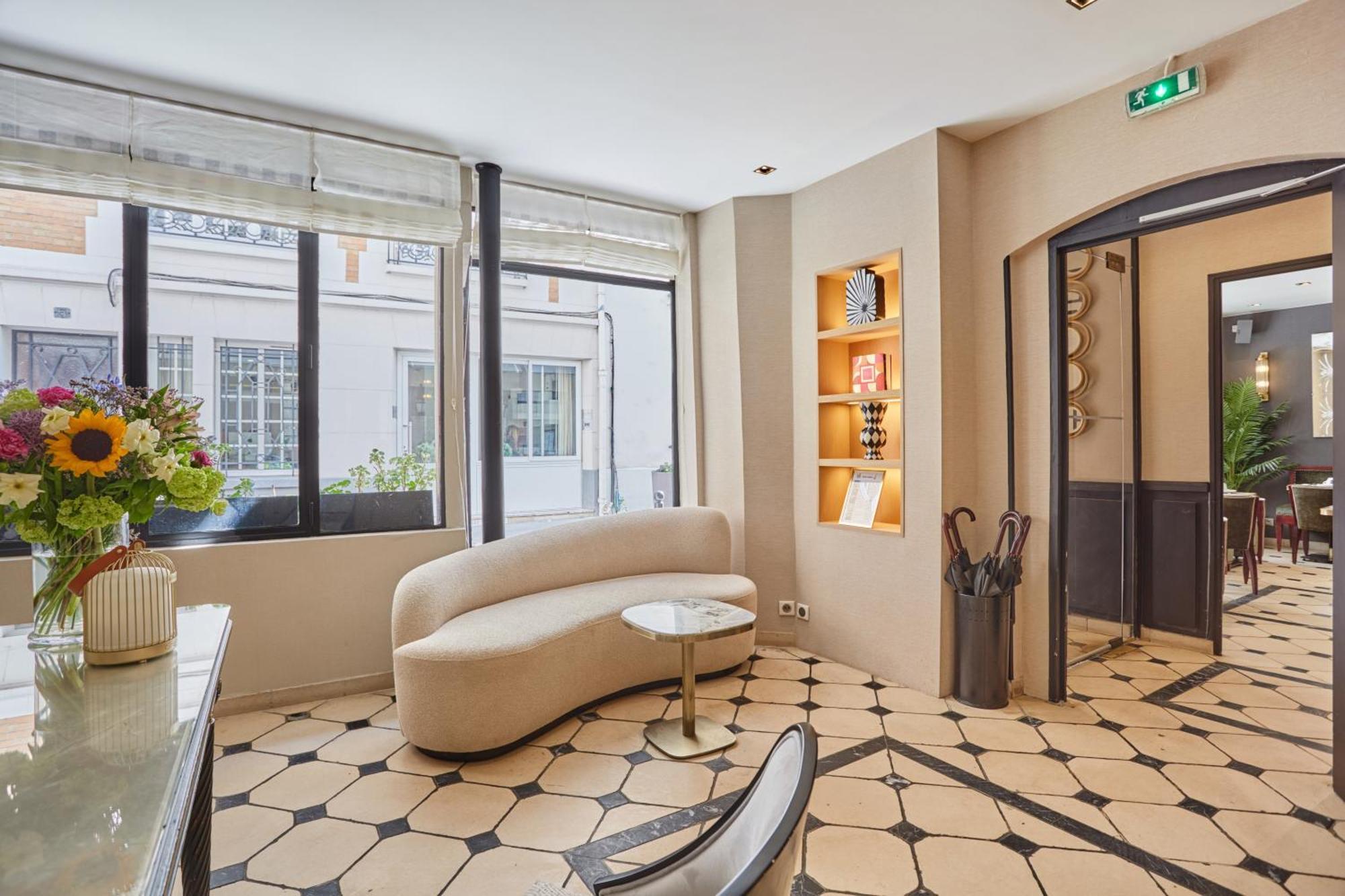 Hotel Eiffel Rive Gauche 3*