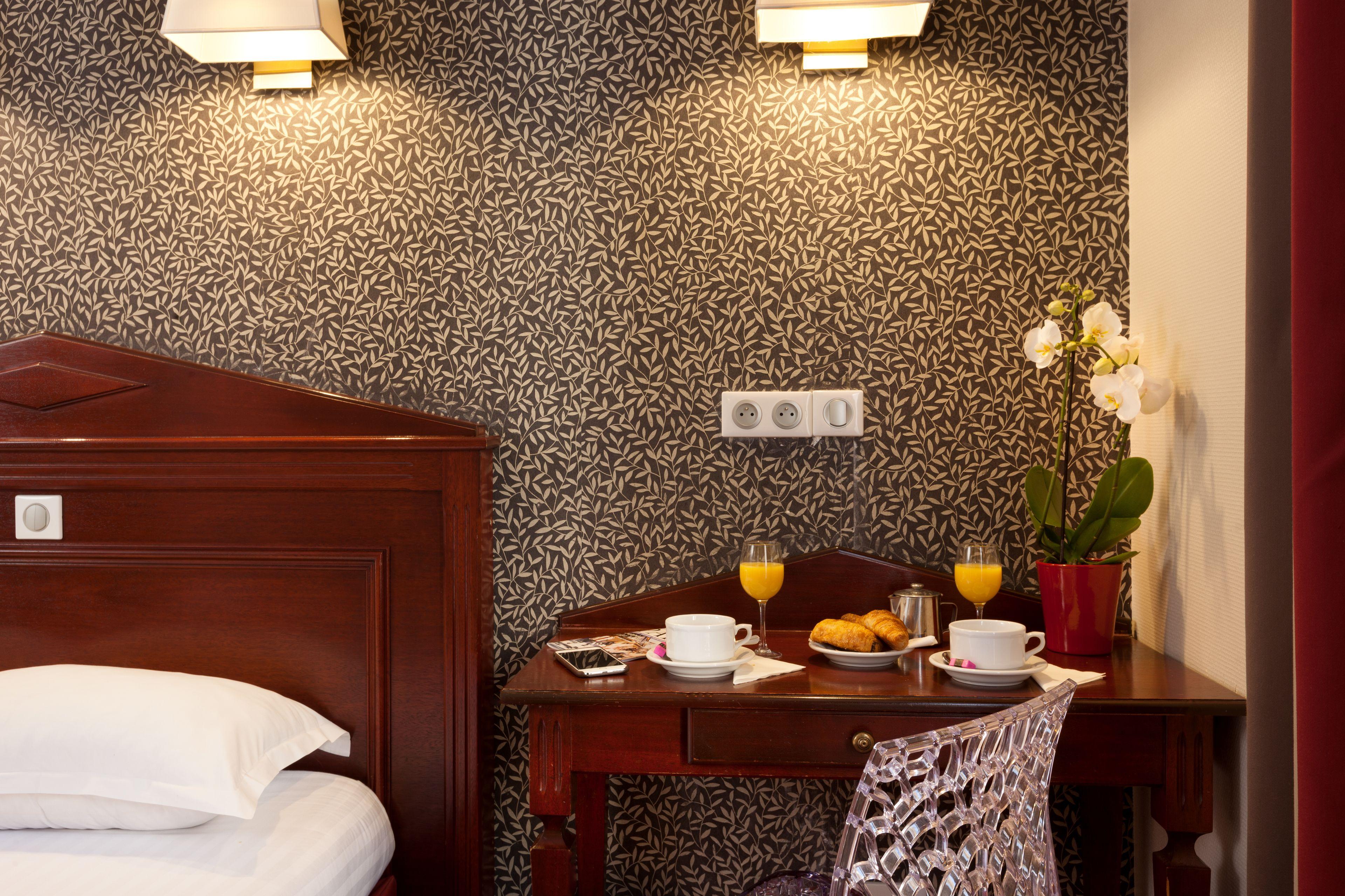 Hotel Eiffel Rive Gauche 3*